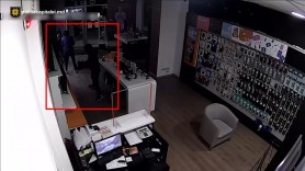Au furat telefoane mobile de jumătate de milion de lei, iar acum riscă 12 ani de pușcărie